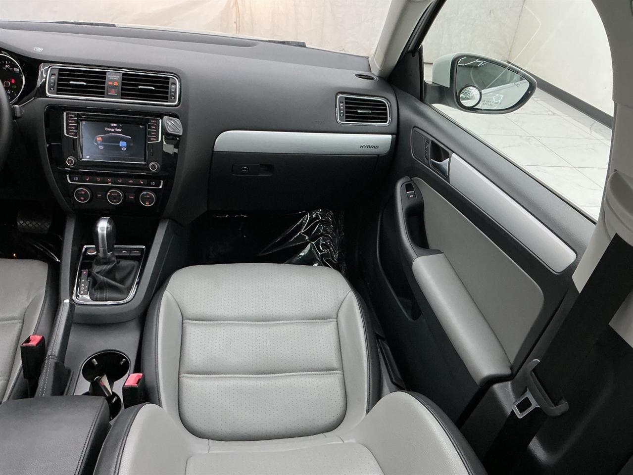 Volkswagen Jetta Sedan 4dr DSG Hybrid SEL Premium 2016