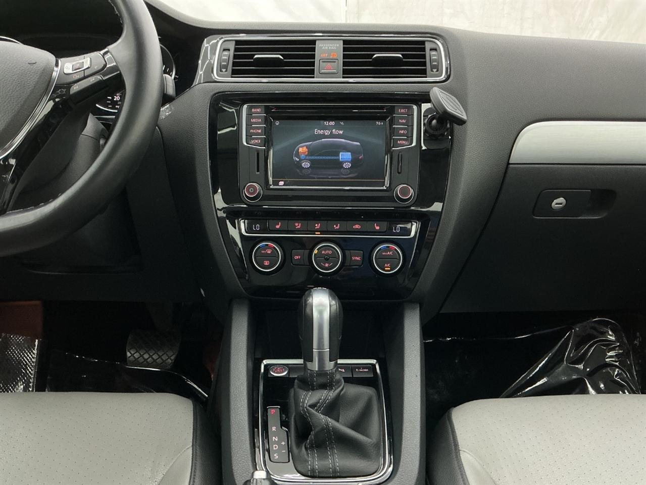 Volkswagen Jetta Sedan 4dr DSG Hybrid SEL Premium 2016