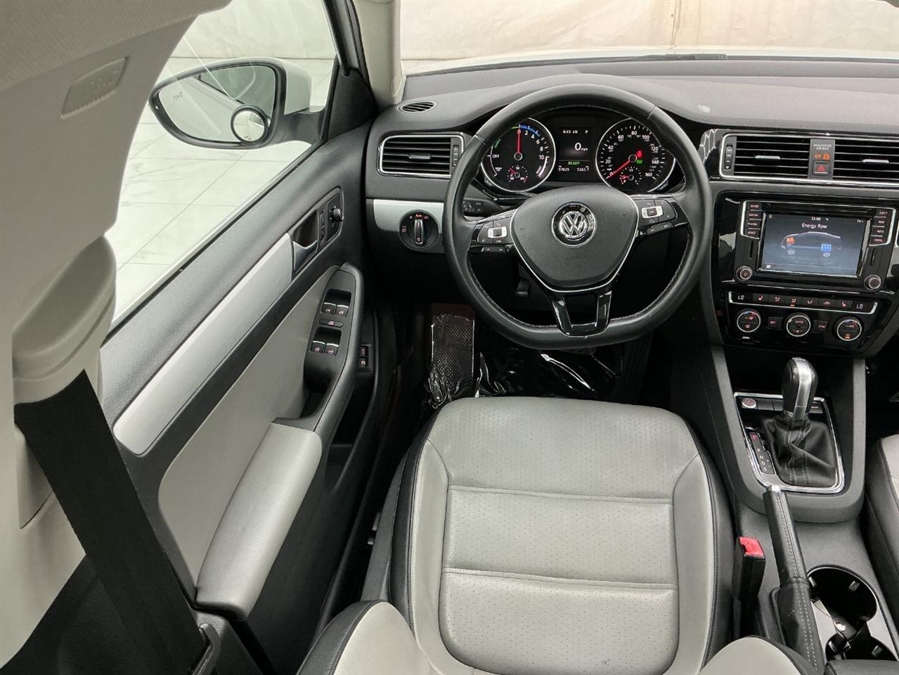 Volkswagen Jetta Sedan 4dr DSG Hybrid SEL Premium 2016