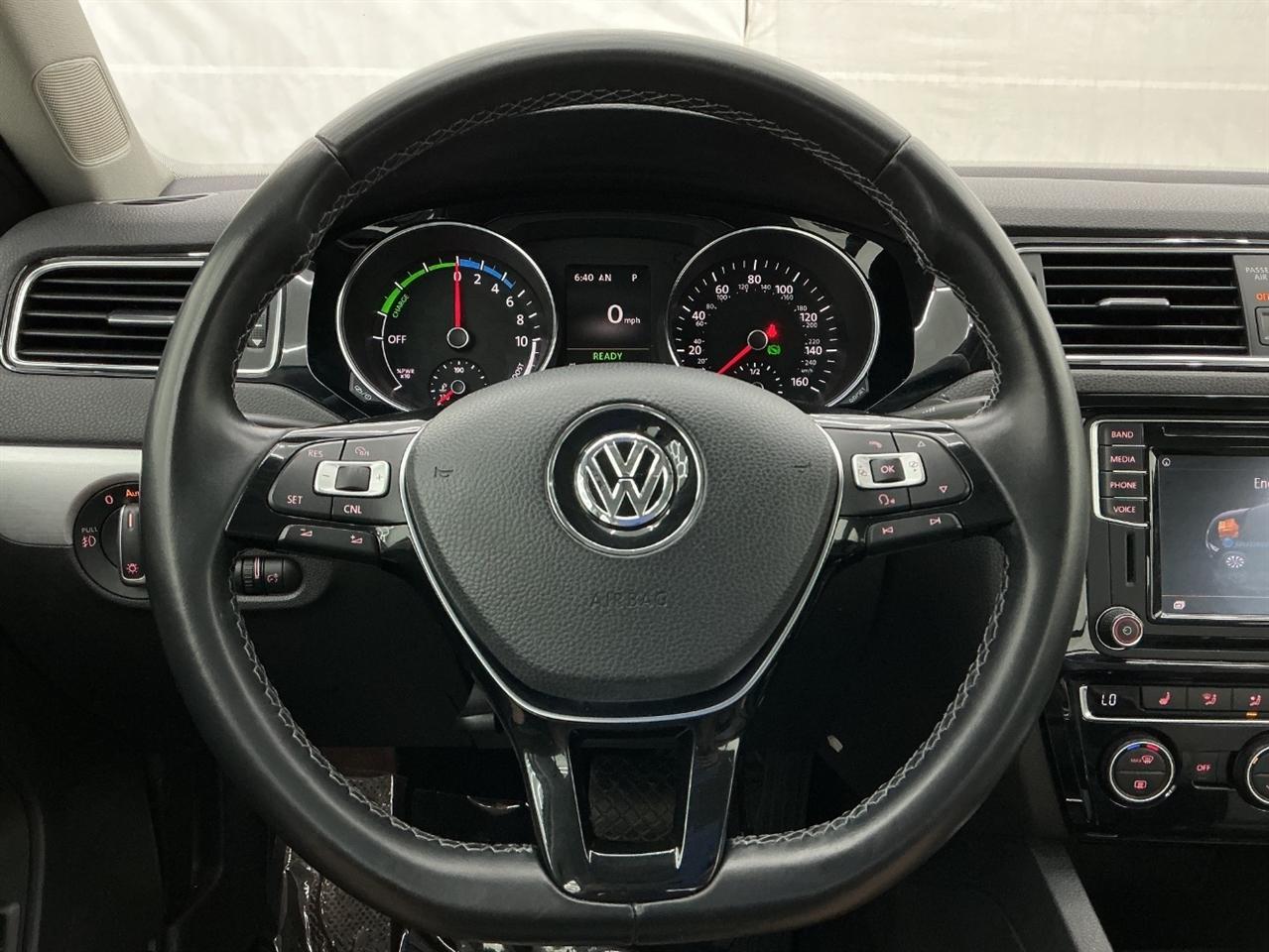 Volkswagen Jetta Sedan 4dr DSG Hybrid SEL Premium 2016