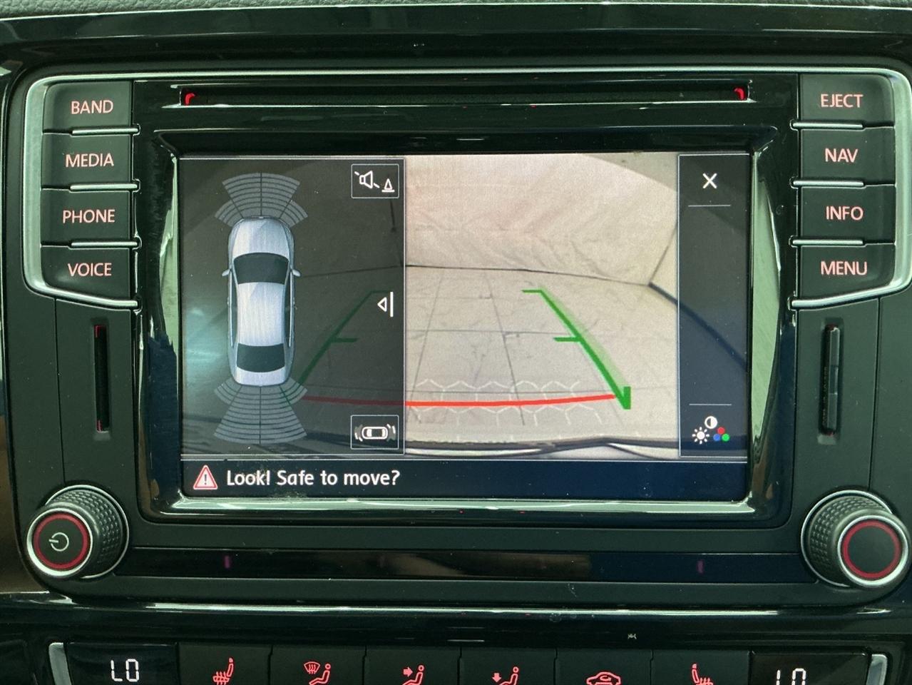 Volkswagen Jetta Sedan 4dr DSG Hybrid SEL Premium 2016