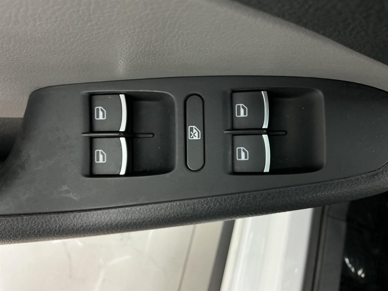 Volkswagen Jetta Sedan 4dr DSG Hybrid SEL Premium 2016