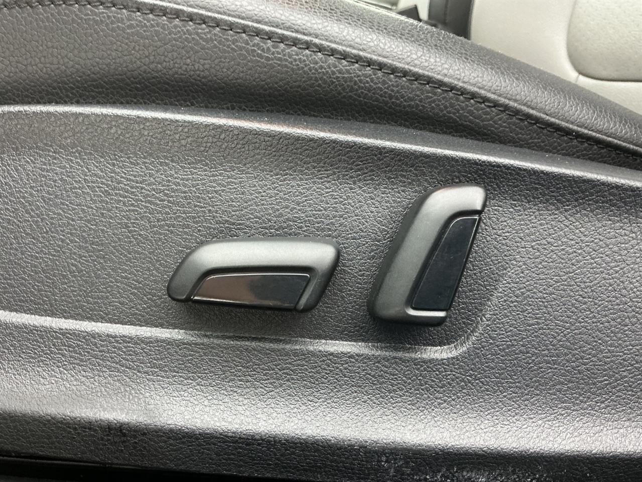 Volkswagen Jetta Sedan 4dr DSG Hybrid SEL Premium 2016