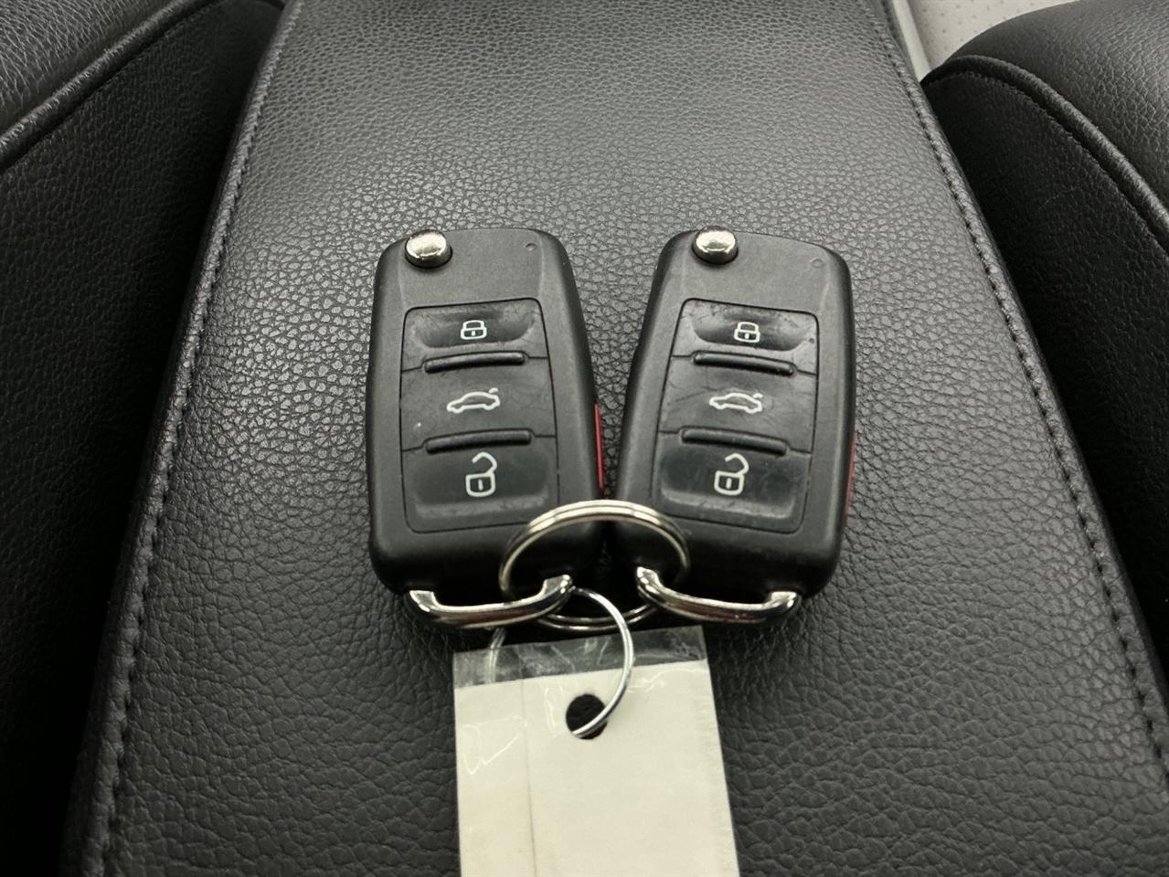 Volkswagen Jetta Sedan 4dr DSG Hybrid SEL Premium 2016