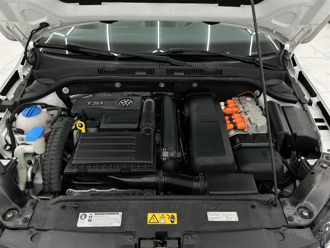 Volkswagen Jetta Sedan 4dr DSG Hybrid SEL Premium 2016