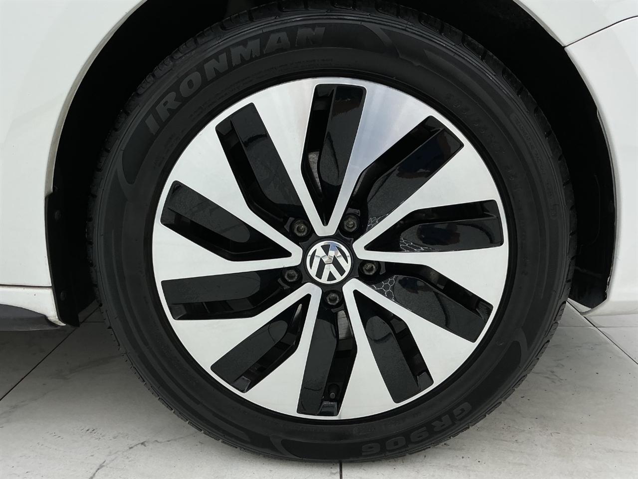 Volkswagen Jetta Sedan 4dr DSG Hybrid SEL Premium 2016