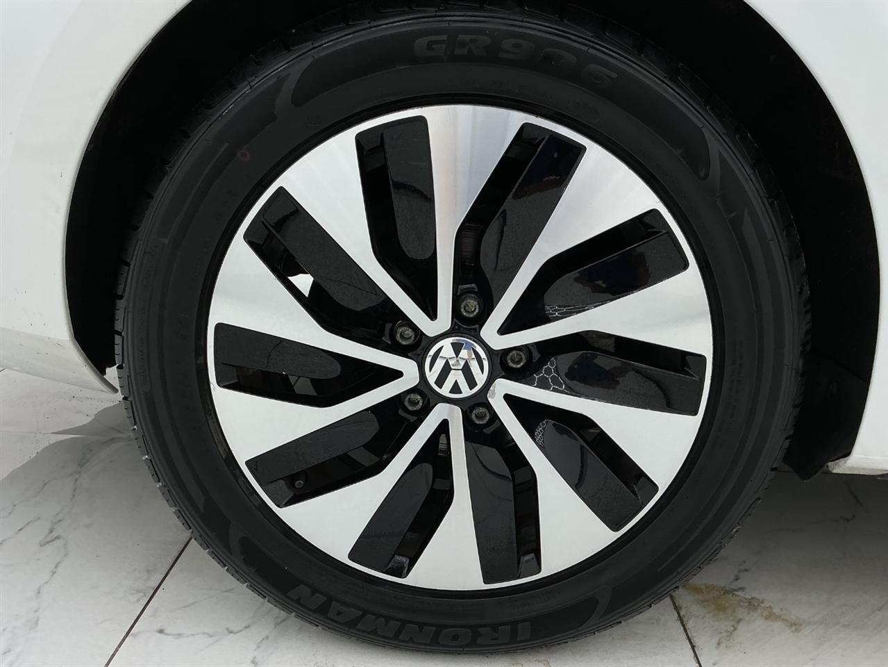 Volkswagen Jetta Sedan 4dr DSG Hybrid SEL Premium 2016