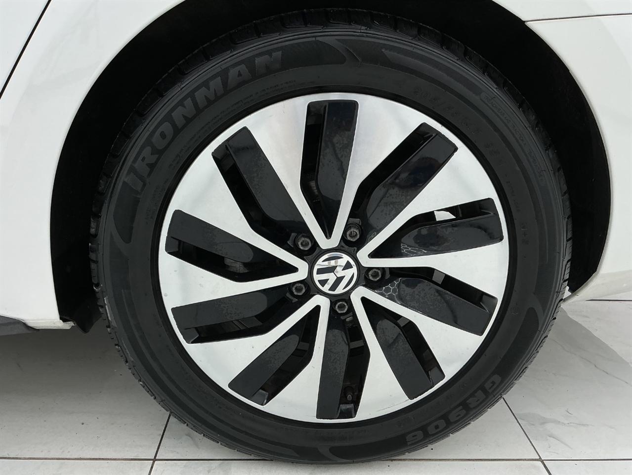 Volkswagen Jetta Sedan 4dr DSG Hybrid SEL Premium 2016