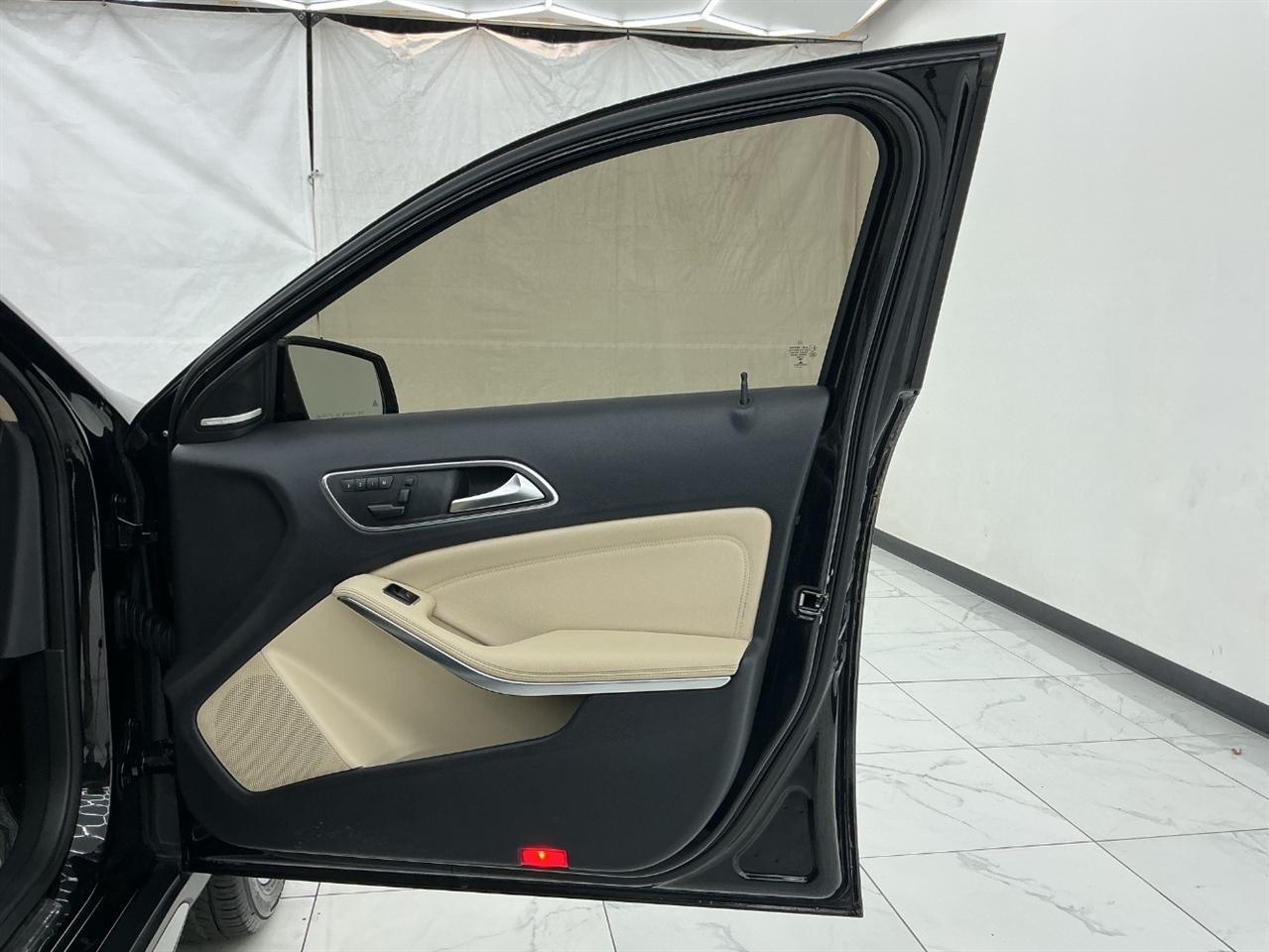 Mercedes-Benz GLA-Class FWD 4dr GLA 250 2015