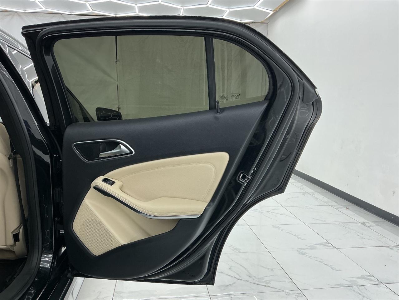 Mercedes-Benz GLA-Class FWD 4dr GLA 250 2015