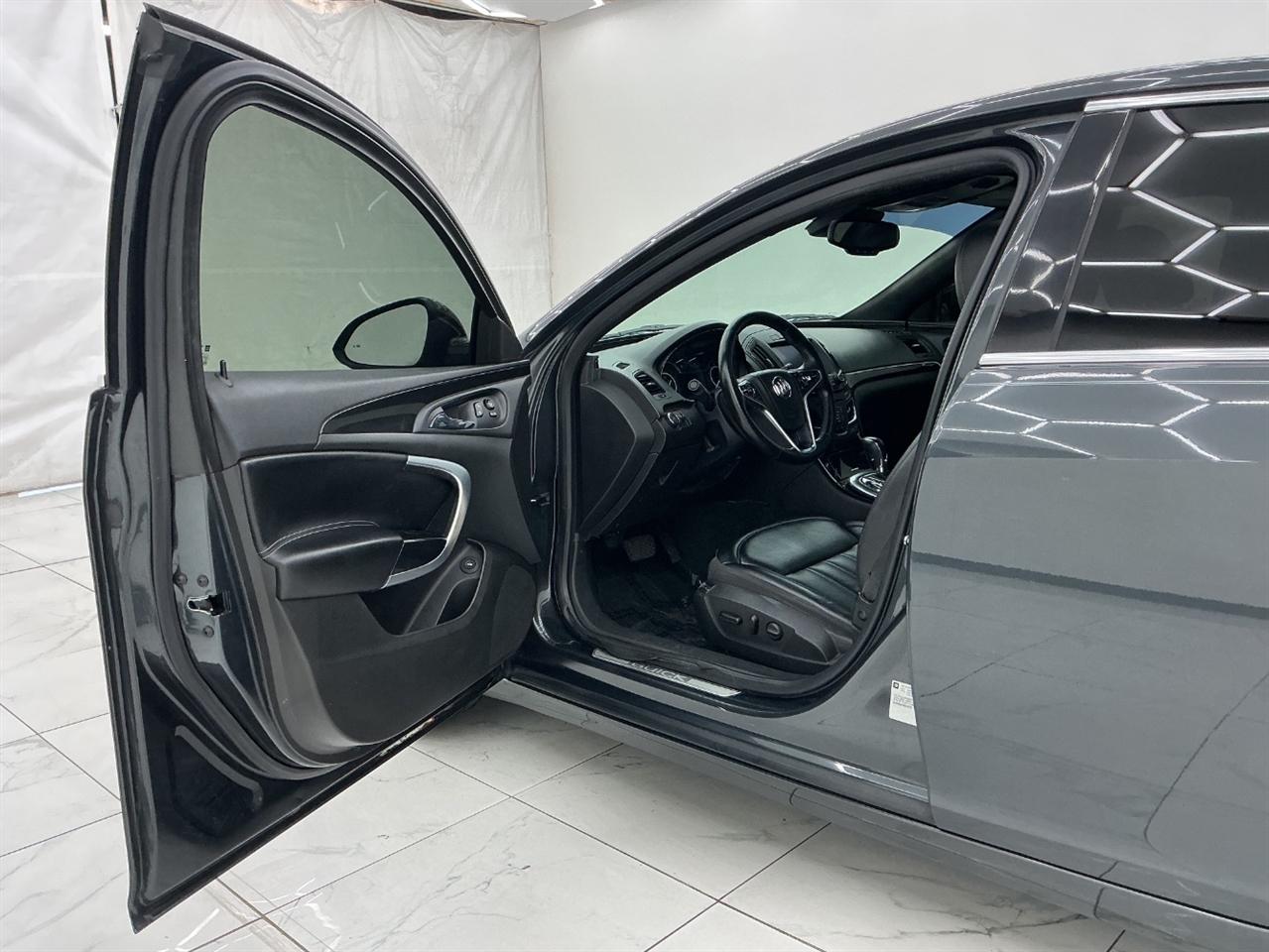 Buick Regal 4dr Sdn Premium II FWD 2016
