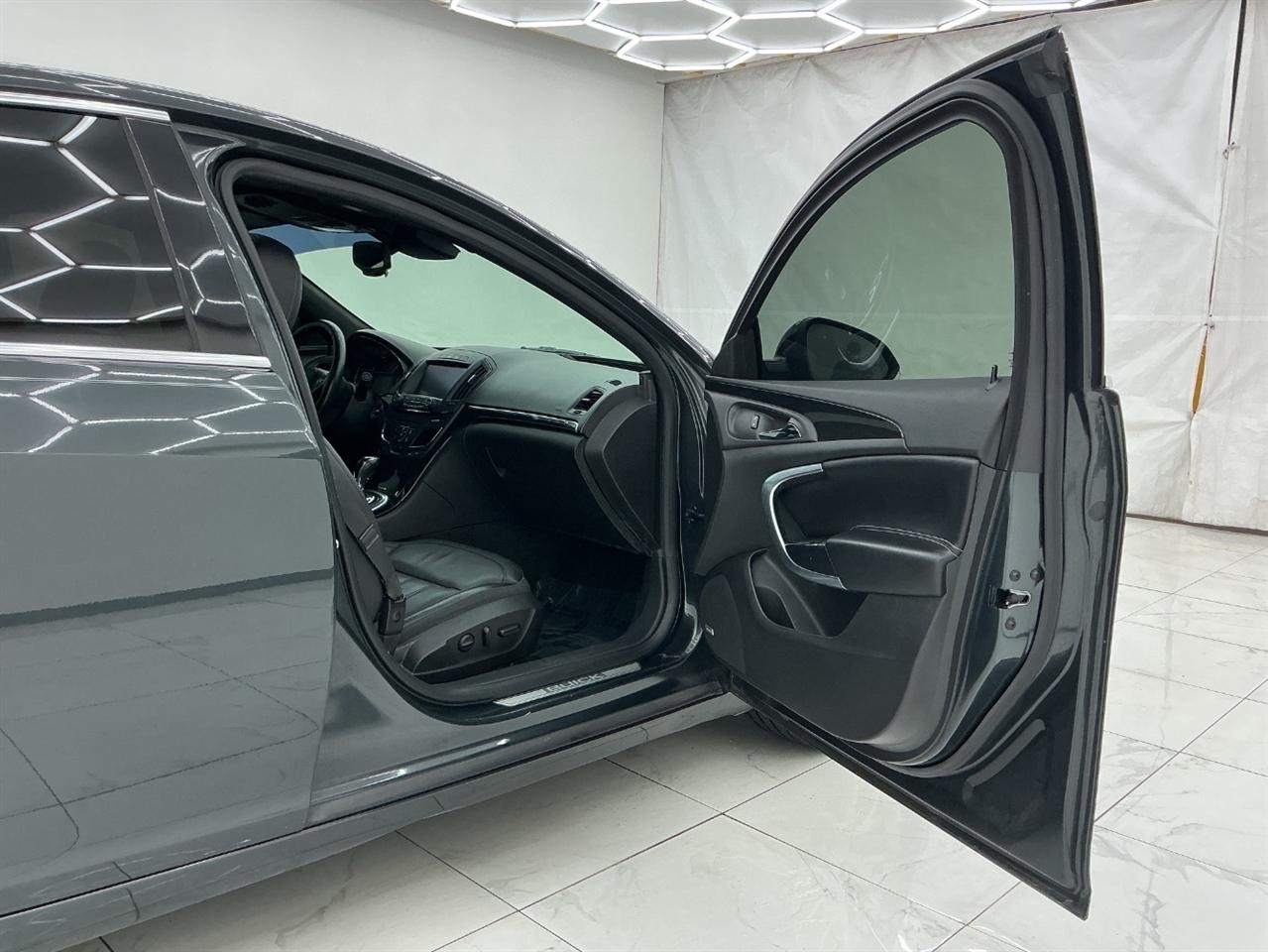 Buick Regal 4dr Sdn Premium II FWD 2016