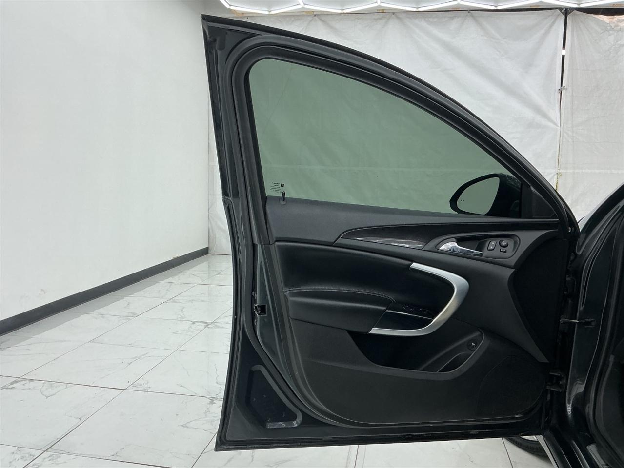Buick Regal 4dr Sdn Premium II FWD 2016