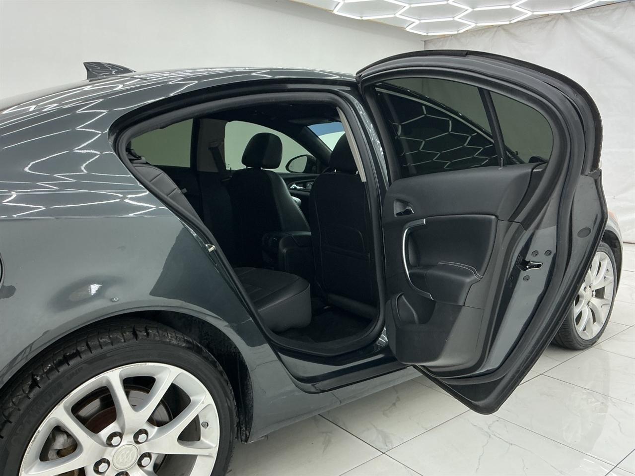 Buick Regal 4dr Sdn Premium II FWD 2016