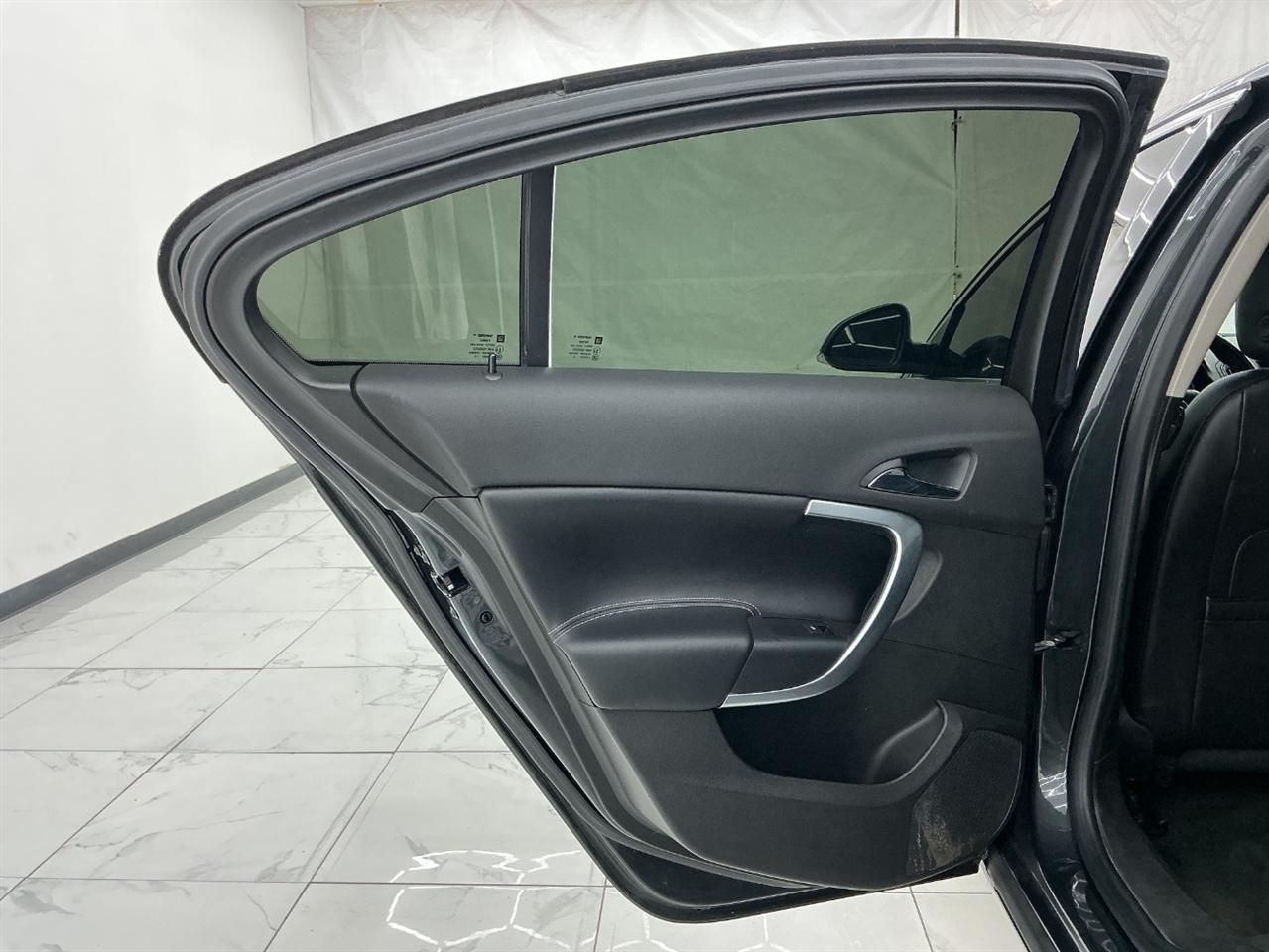 Buick Regal 4dr Sdn Premium II FWD 2016
