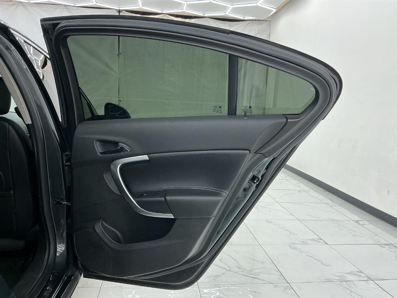 Buick Regal 4dr Sdn Premium II FWD 2016