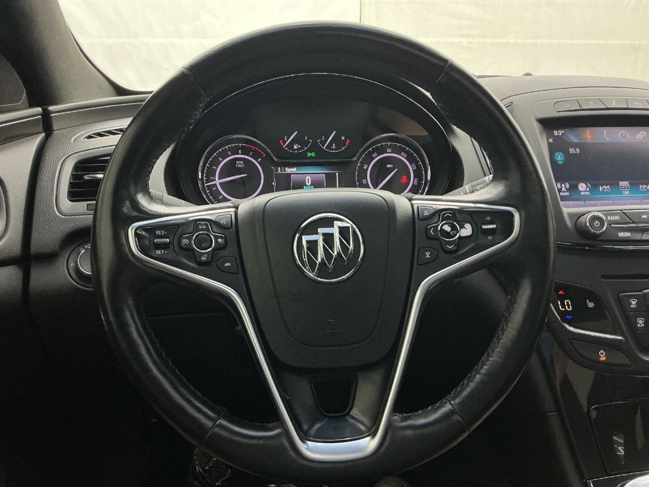 Buick Regal 4dr Sdn Premium II FWD 2016