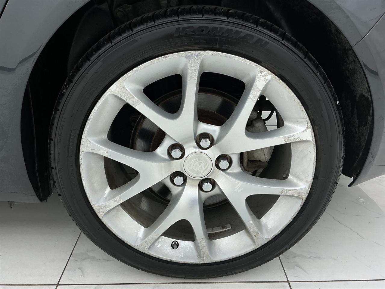 Buick Regal 4dr Sdn Premium II FWD 2016