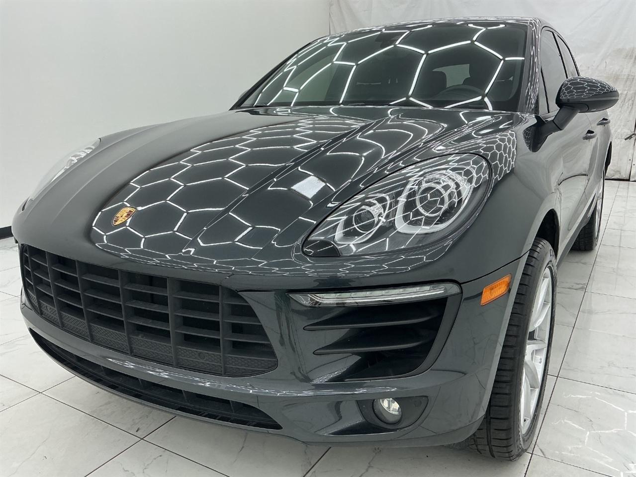2018 Porsche Macan AWD photo