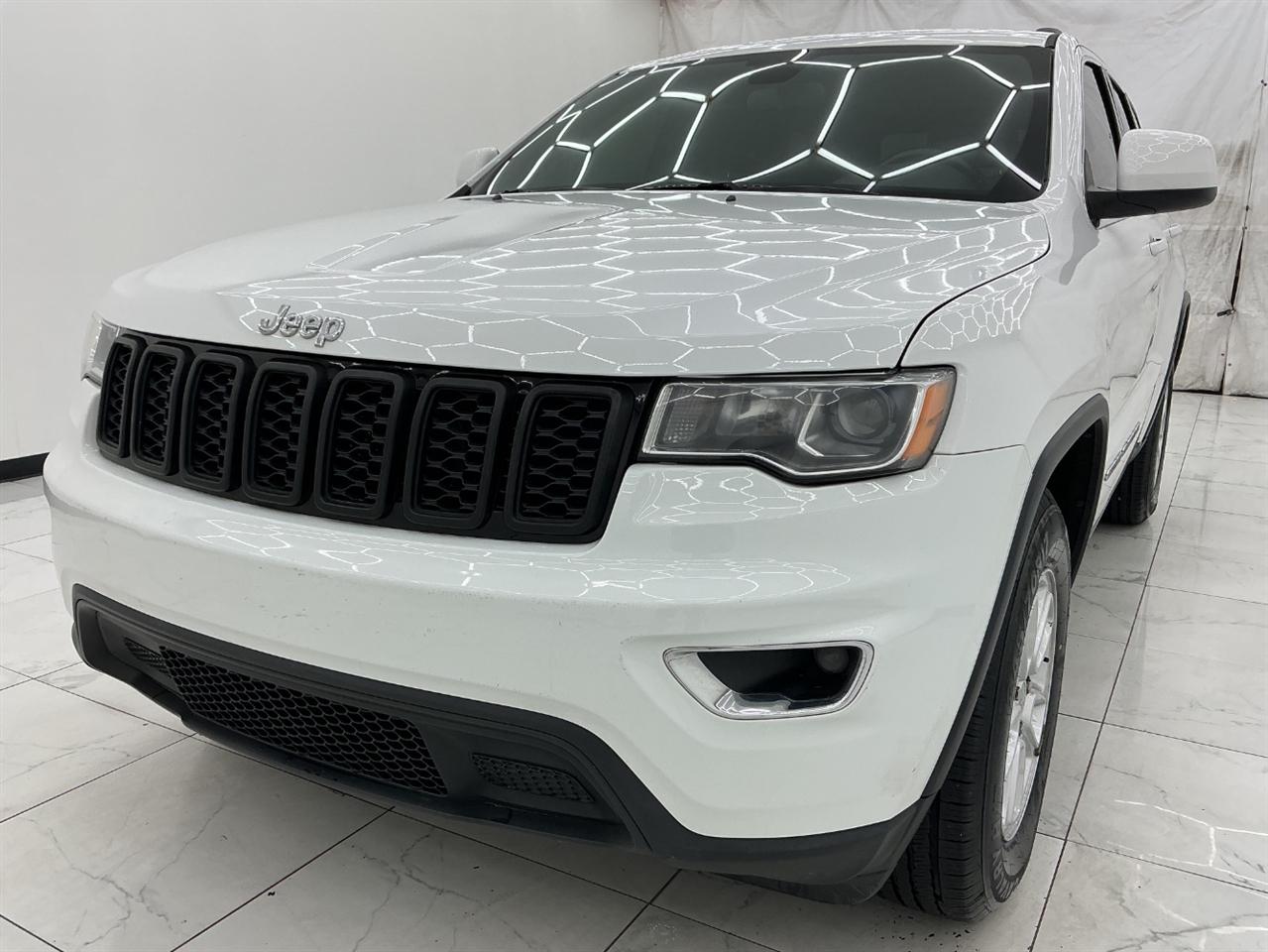 2019 Jeep Grand Cherokee Laredo E 4WD photo