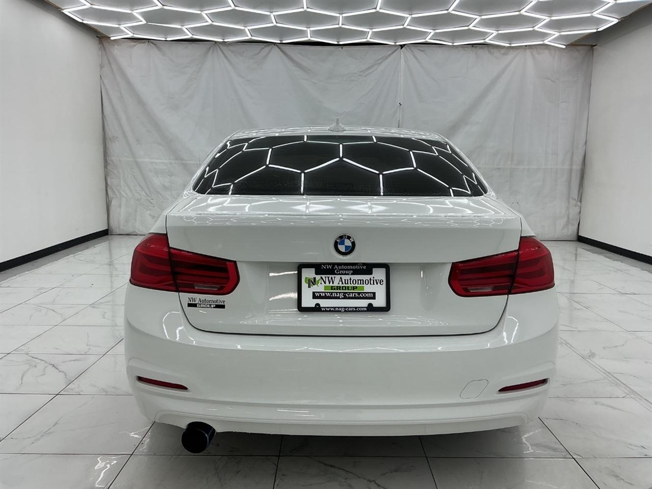 BMW 3 Series 320i Sedan 2018