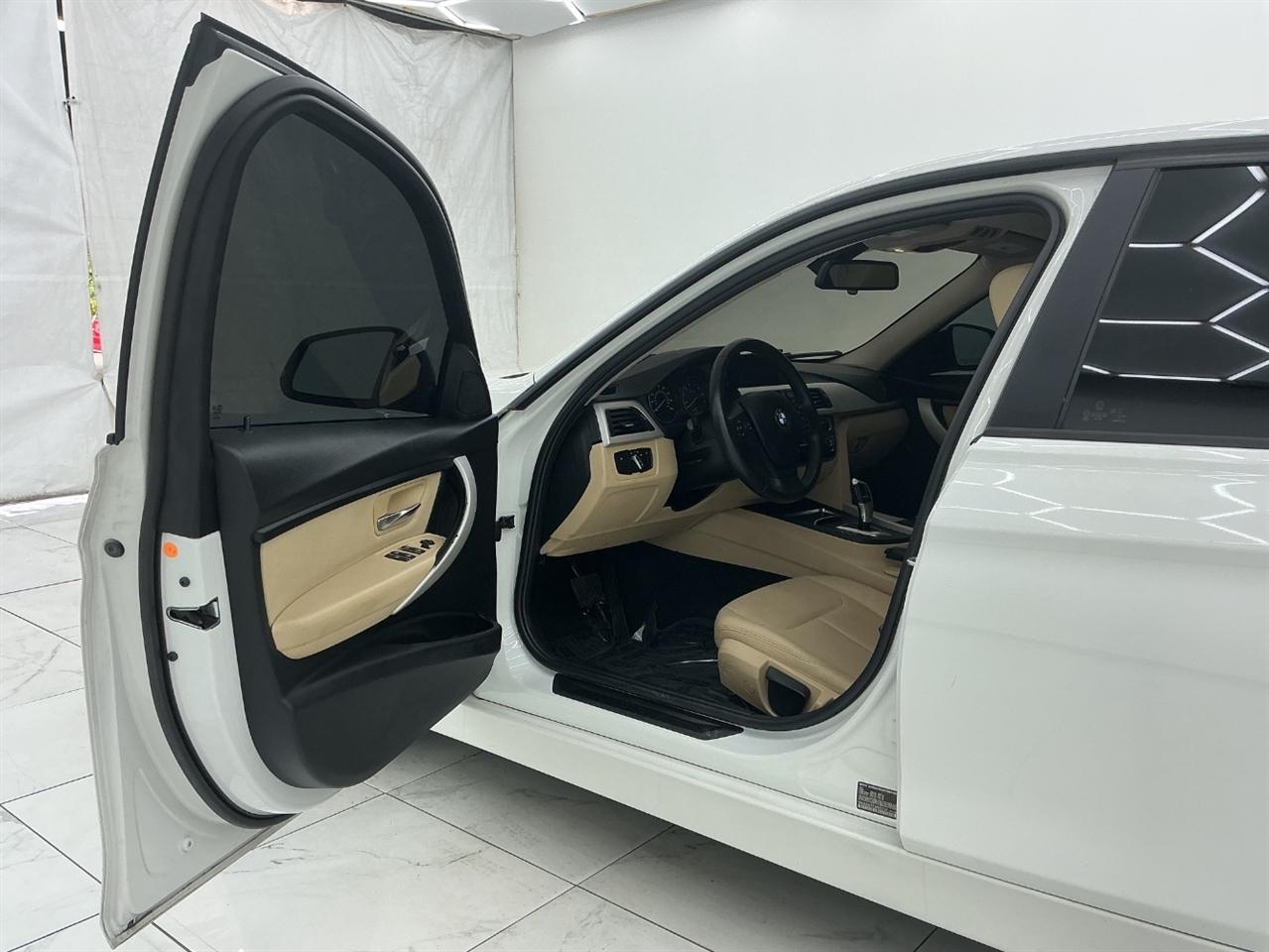 BMW 3 Series 320i Sedan 2018