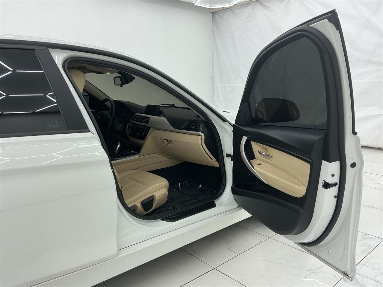 BMW 3 Series 320i Sedan 2018