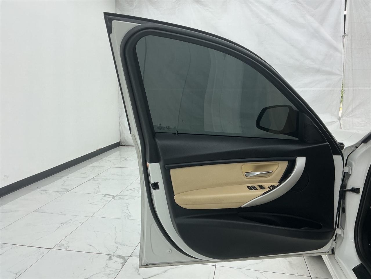 BMW 3 Series 320i Sedan 2018