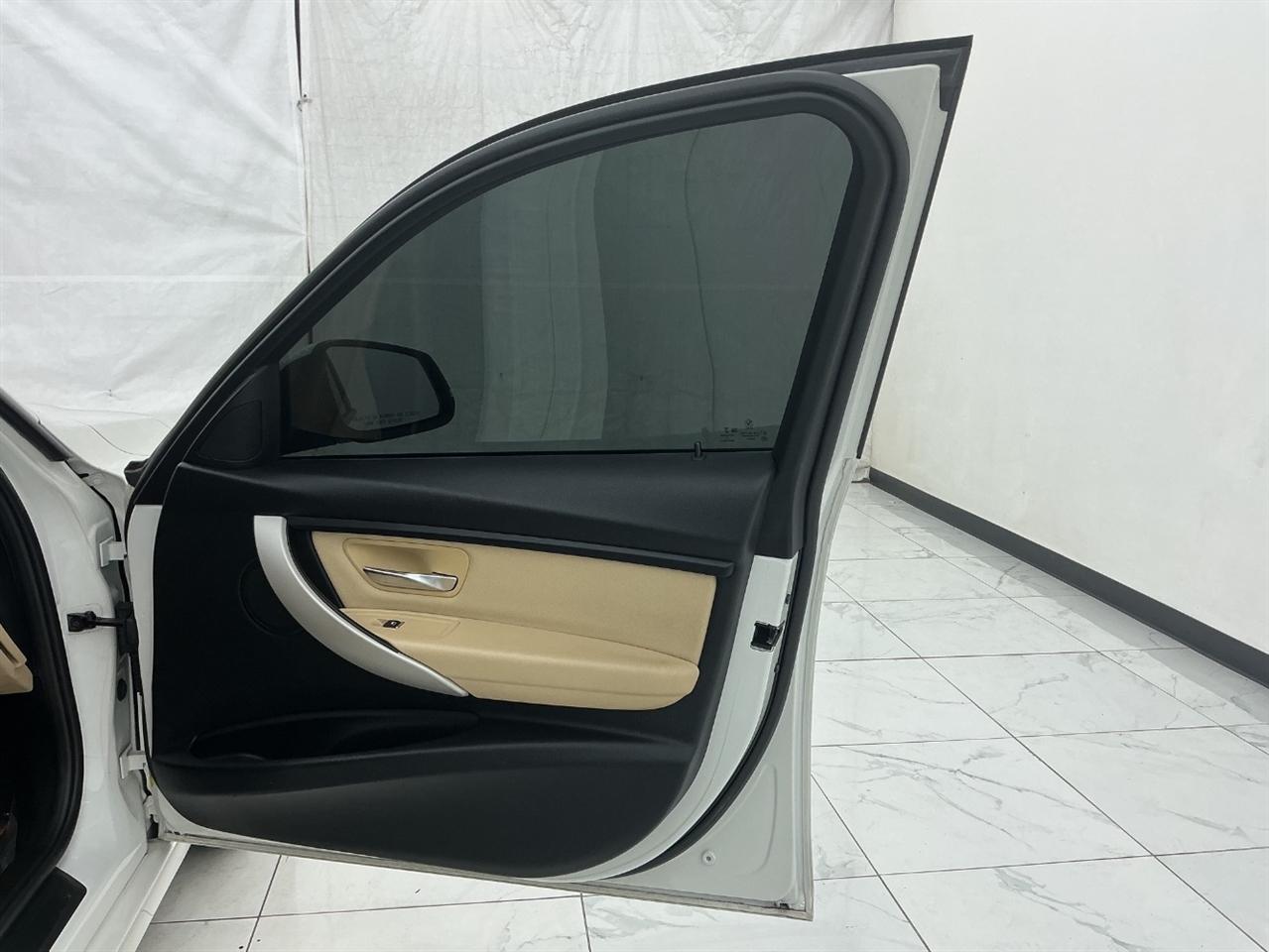 BMW 3 Series 320i Sedan 2018