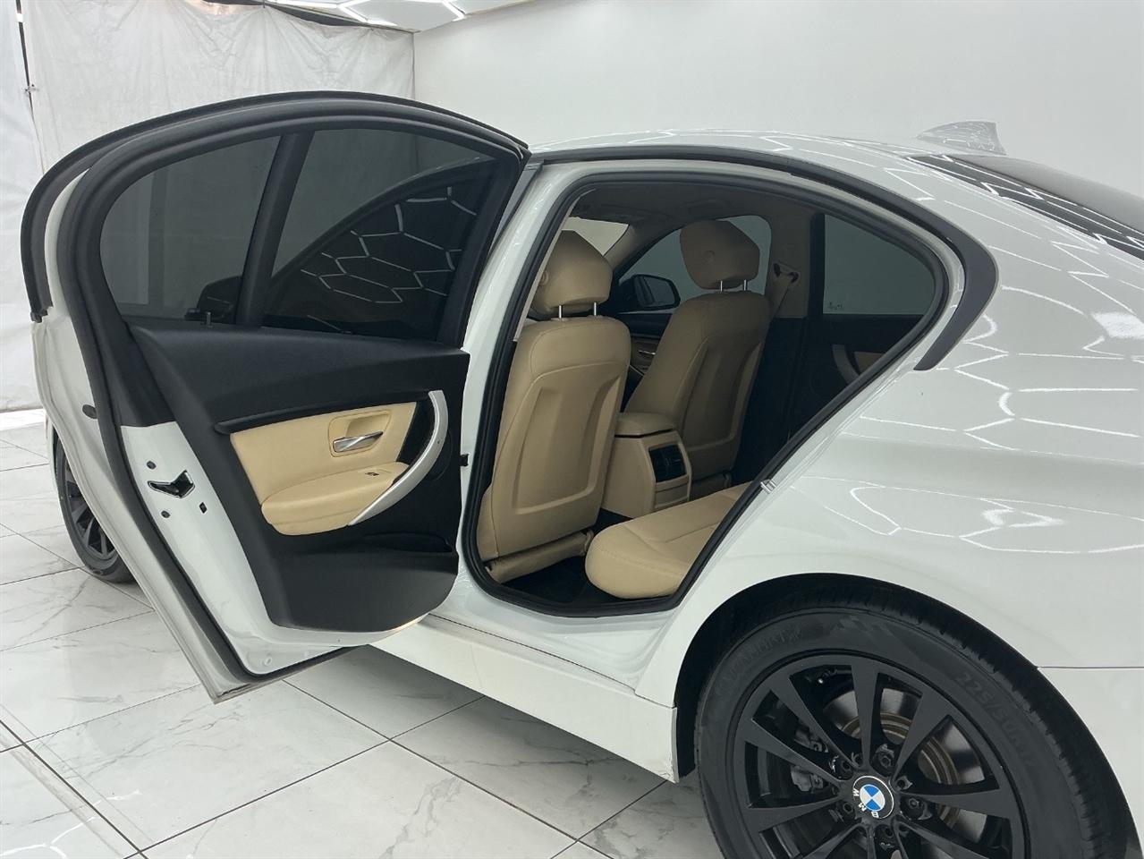 BMW 3 Series 320i Sedan 2018