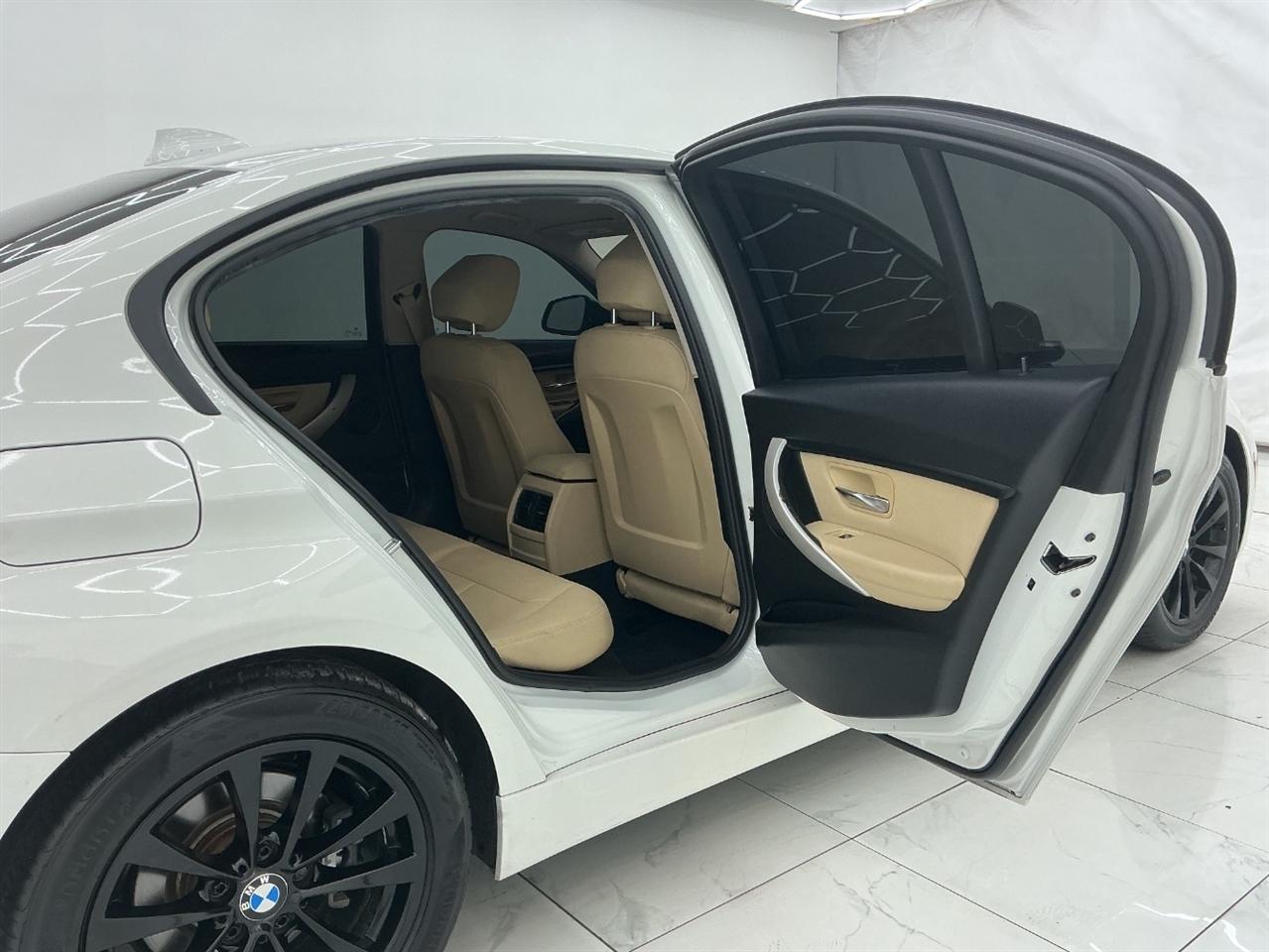 BMW 3 Series 320i Sedan 2018
