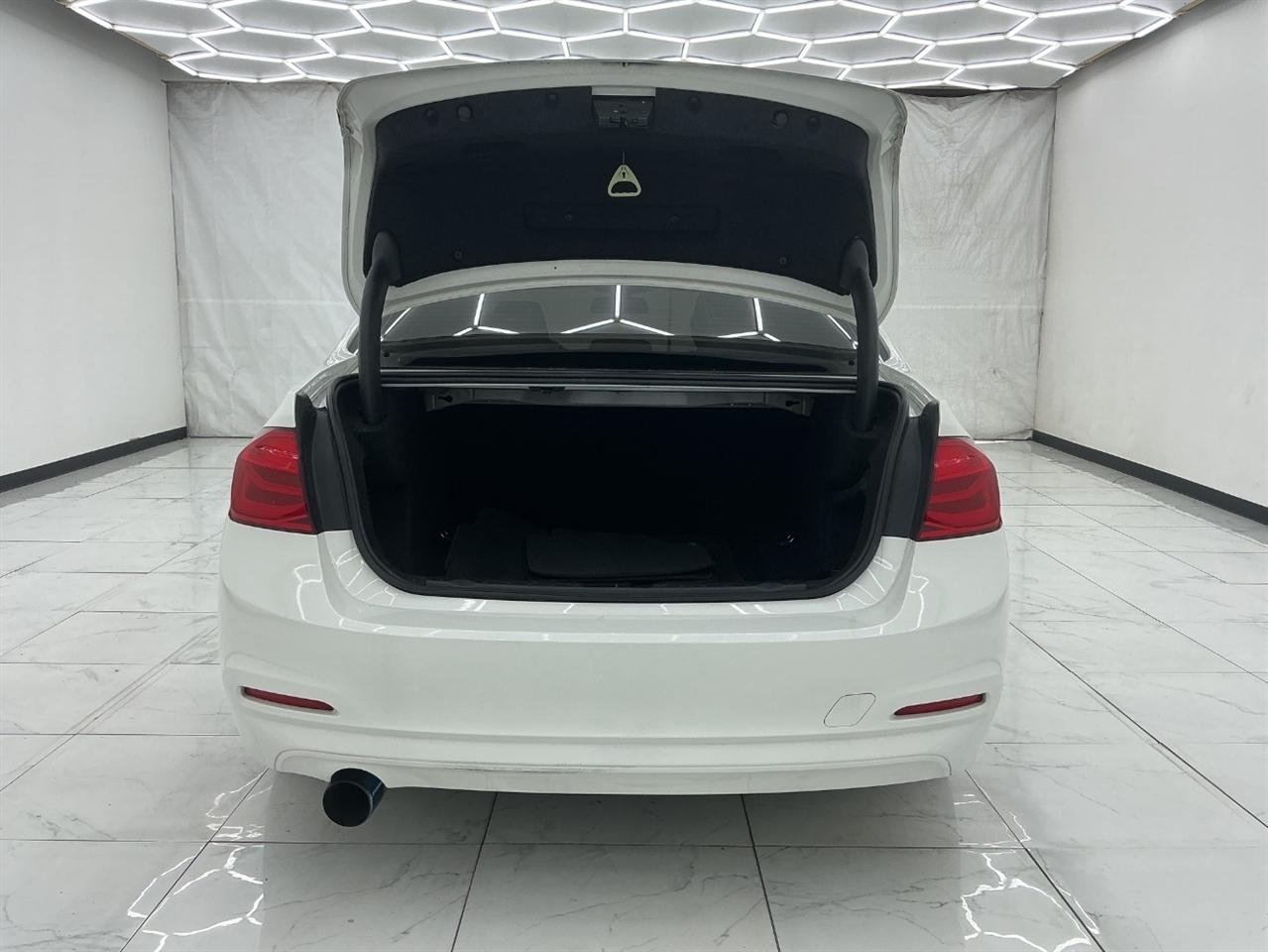 BMW 3 Series 320i Sedan 2018