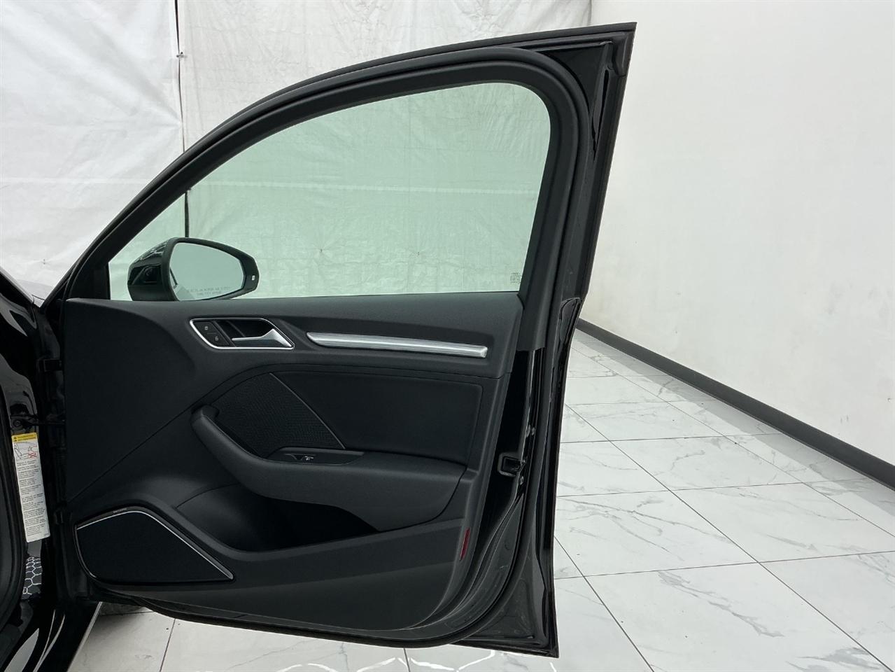 Audi A3 4dr Sdn FWD 1.8T Premium Plus 2015