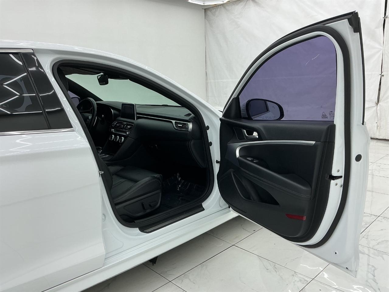 Genesis G70 2.0T RWD 2020