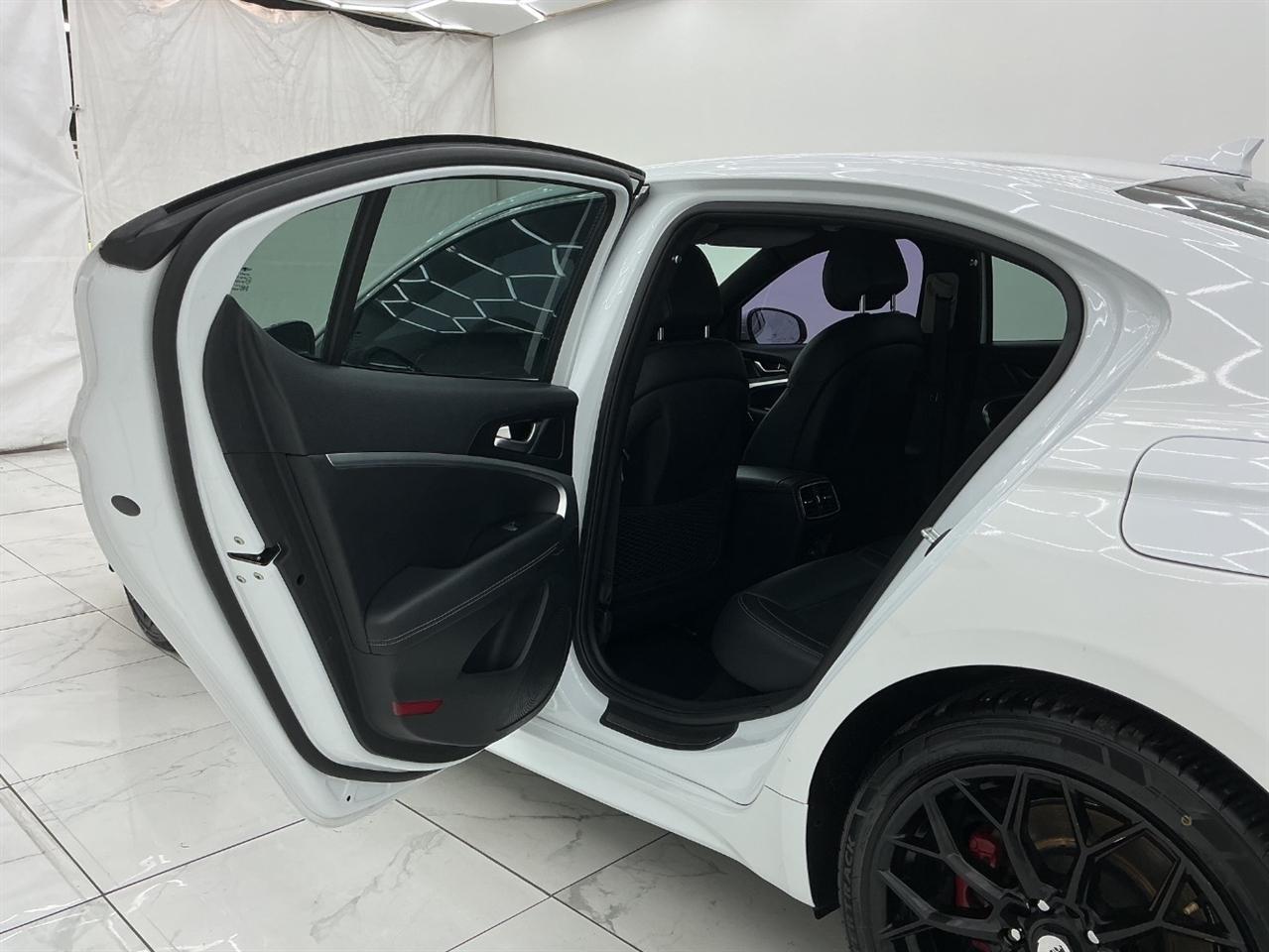 Genesis G70 2.0T RWD 2020