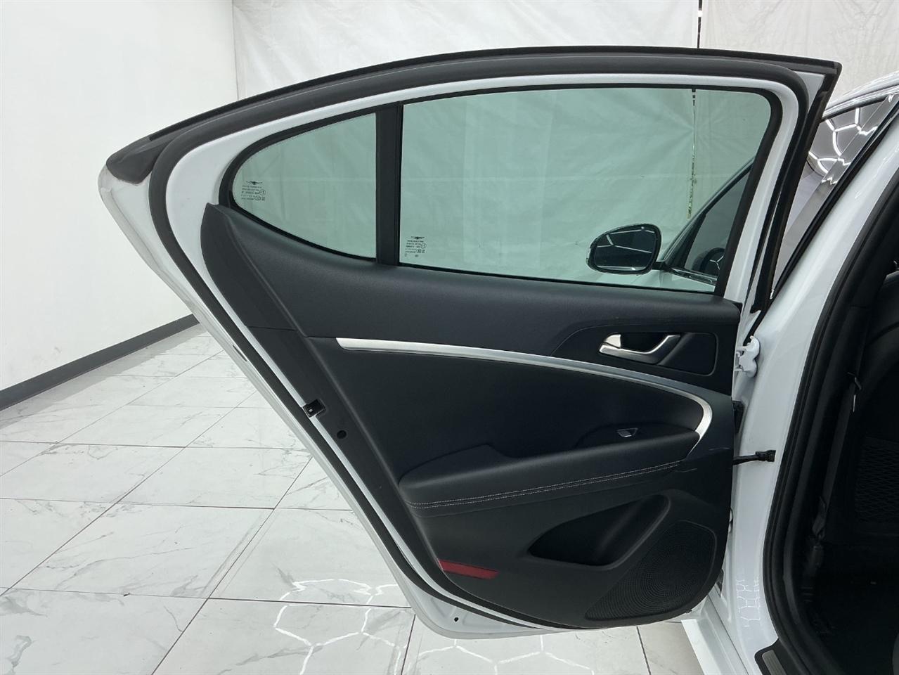 Genesis G70 2.0T RWD 2020