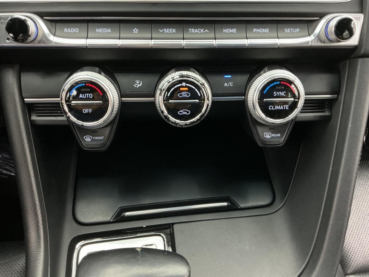 Genesis G70 2.0T RWD 2020