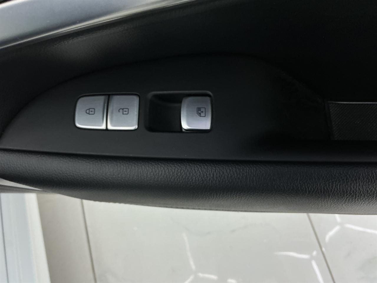 Genesis G70 2.0T RWD 2020