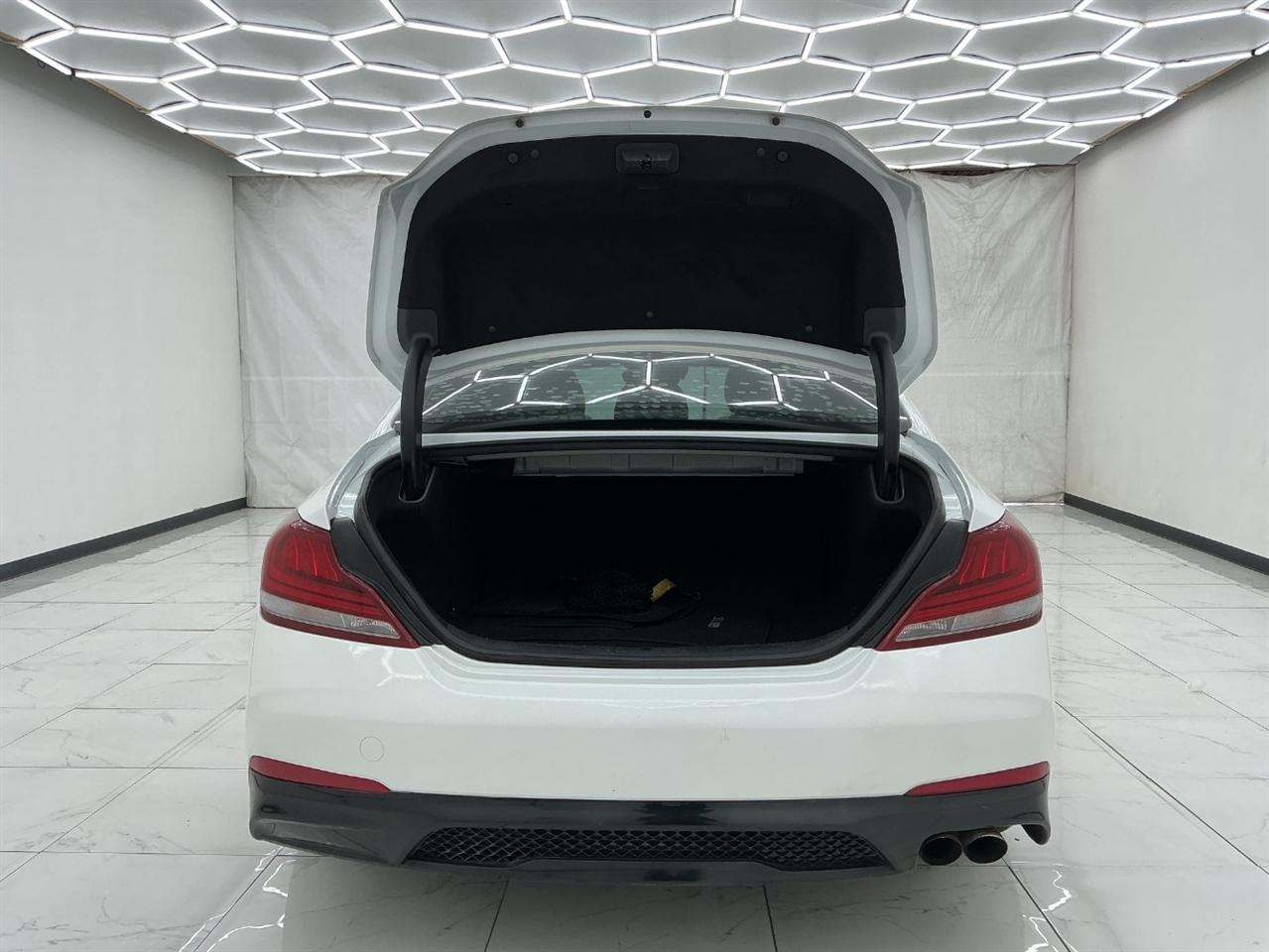 Genesis G70 2.0T RWD 2020