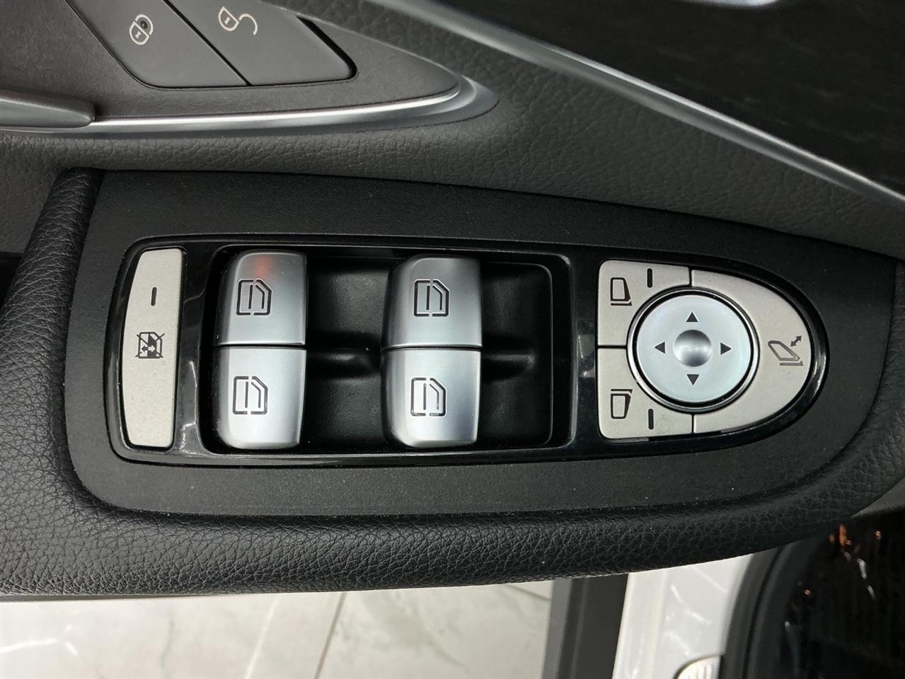 Mercedes-Benz GLC GLC 300 4MATIC SUV 2021