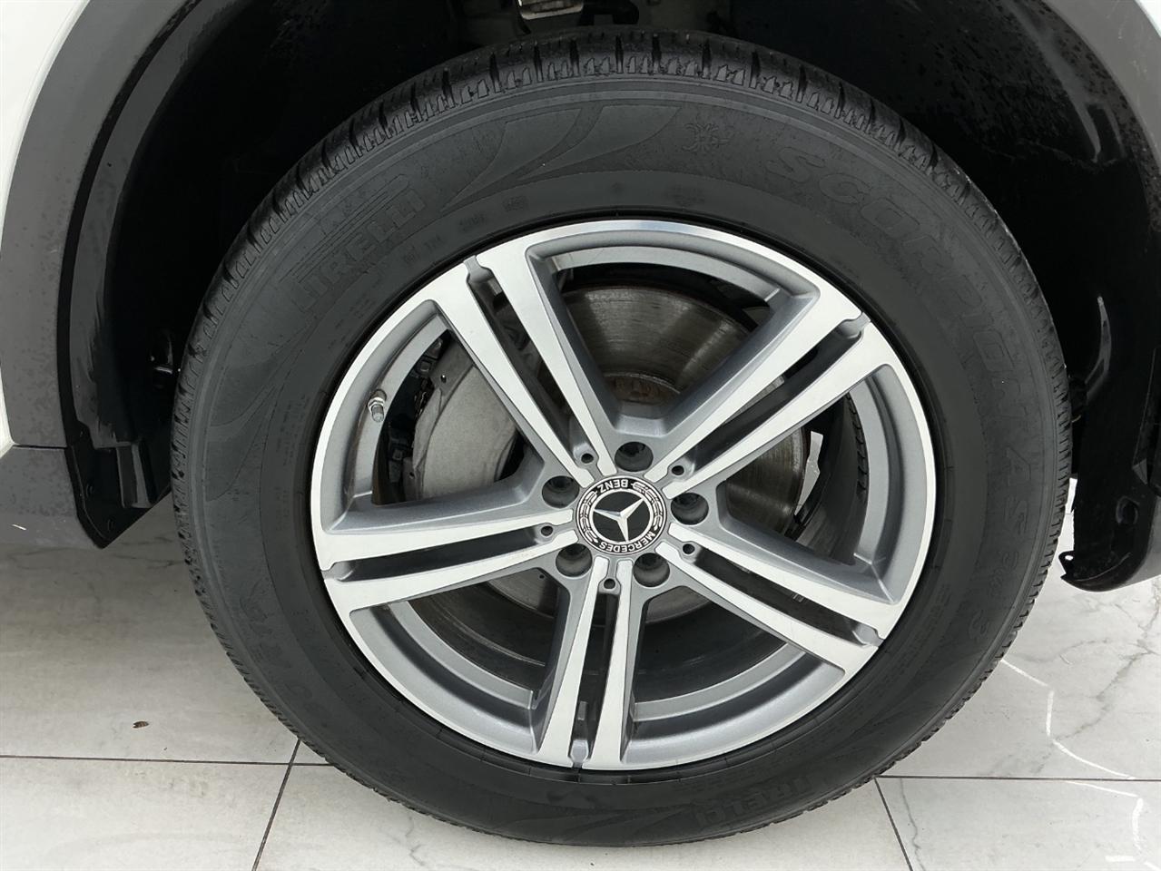 Mercedes-Benz GLC GLC 300 4MATIC SUV 2021