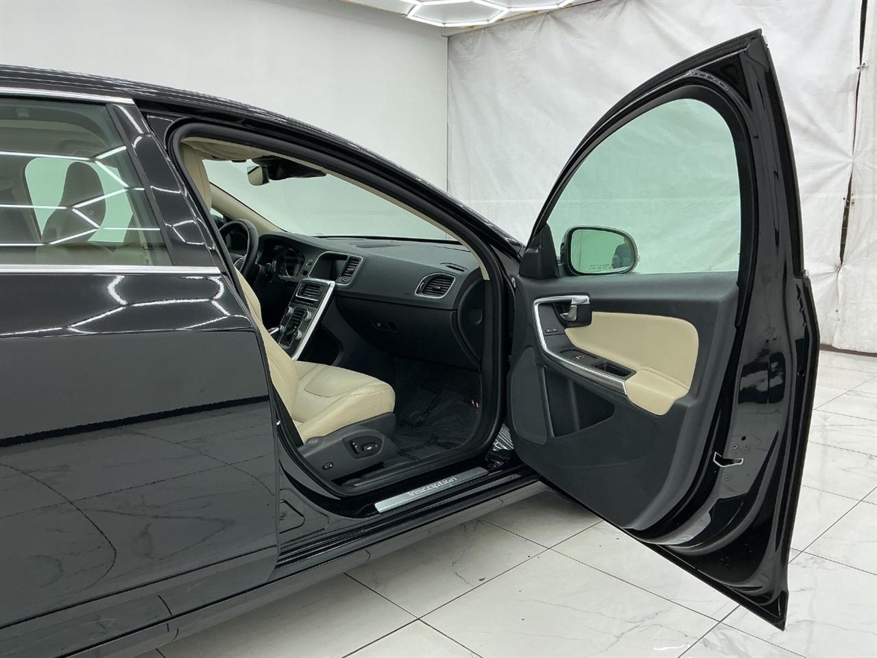 Volvo S60 T5 AWD Inscription Platinum 2017