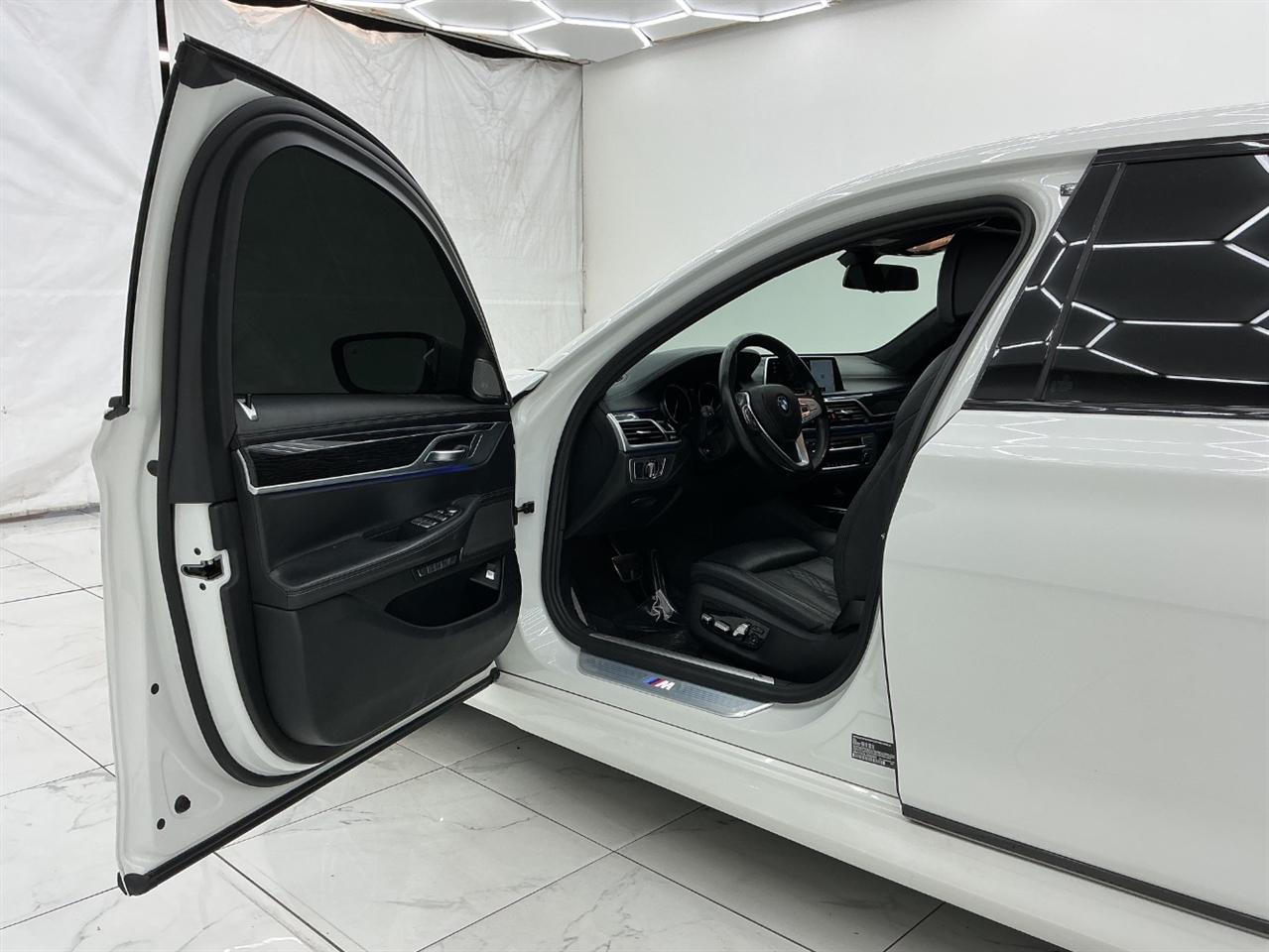 BMW 7 Series 750i Sedan 2018