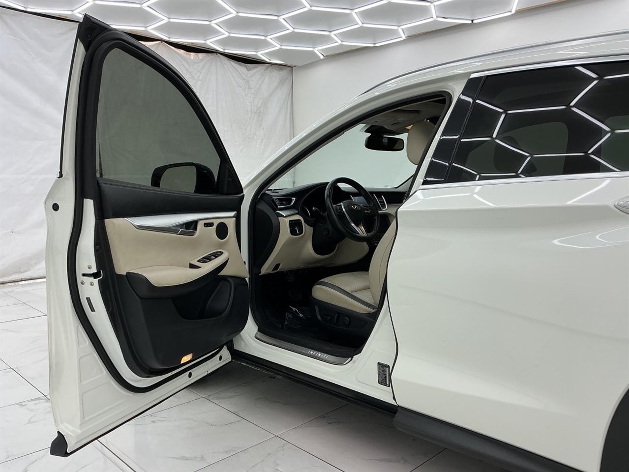 Infiniti QX50 ESSENTIAL FWD 2020