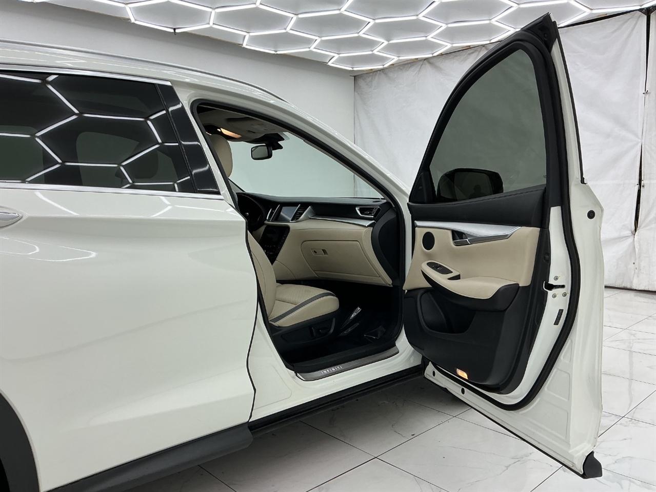 Infiniti QX50 ESSENTIAL FWD 2020