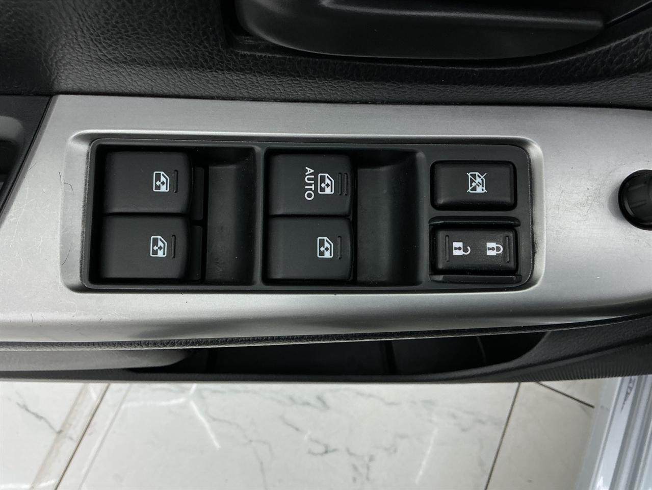 Subaru Impreza Wagon 5dr CVT 2.0i 2015