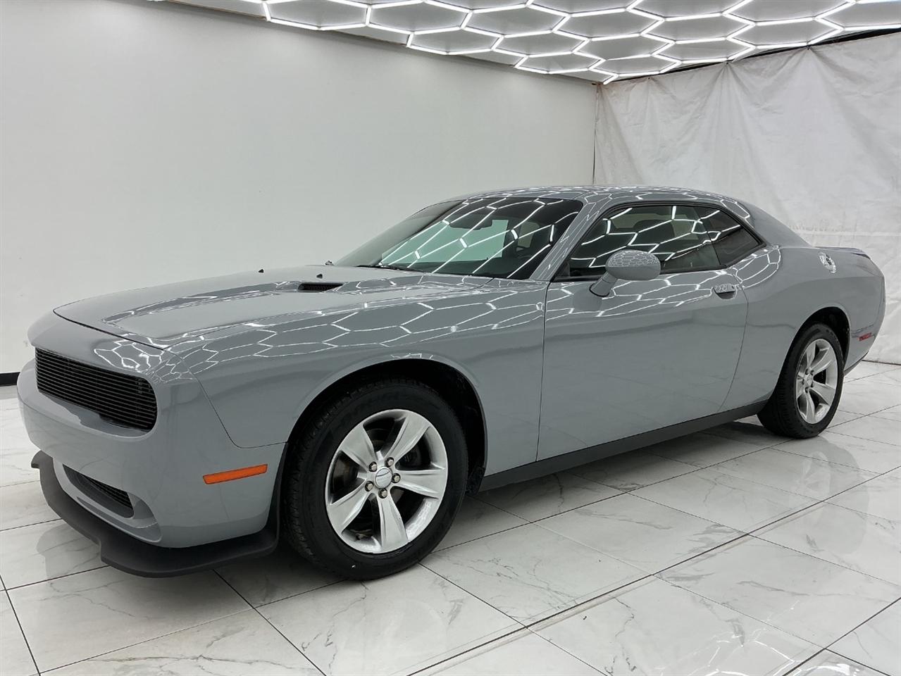 Dodge Challenger SXT RWD 2021