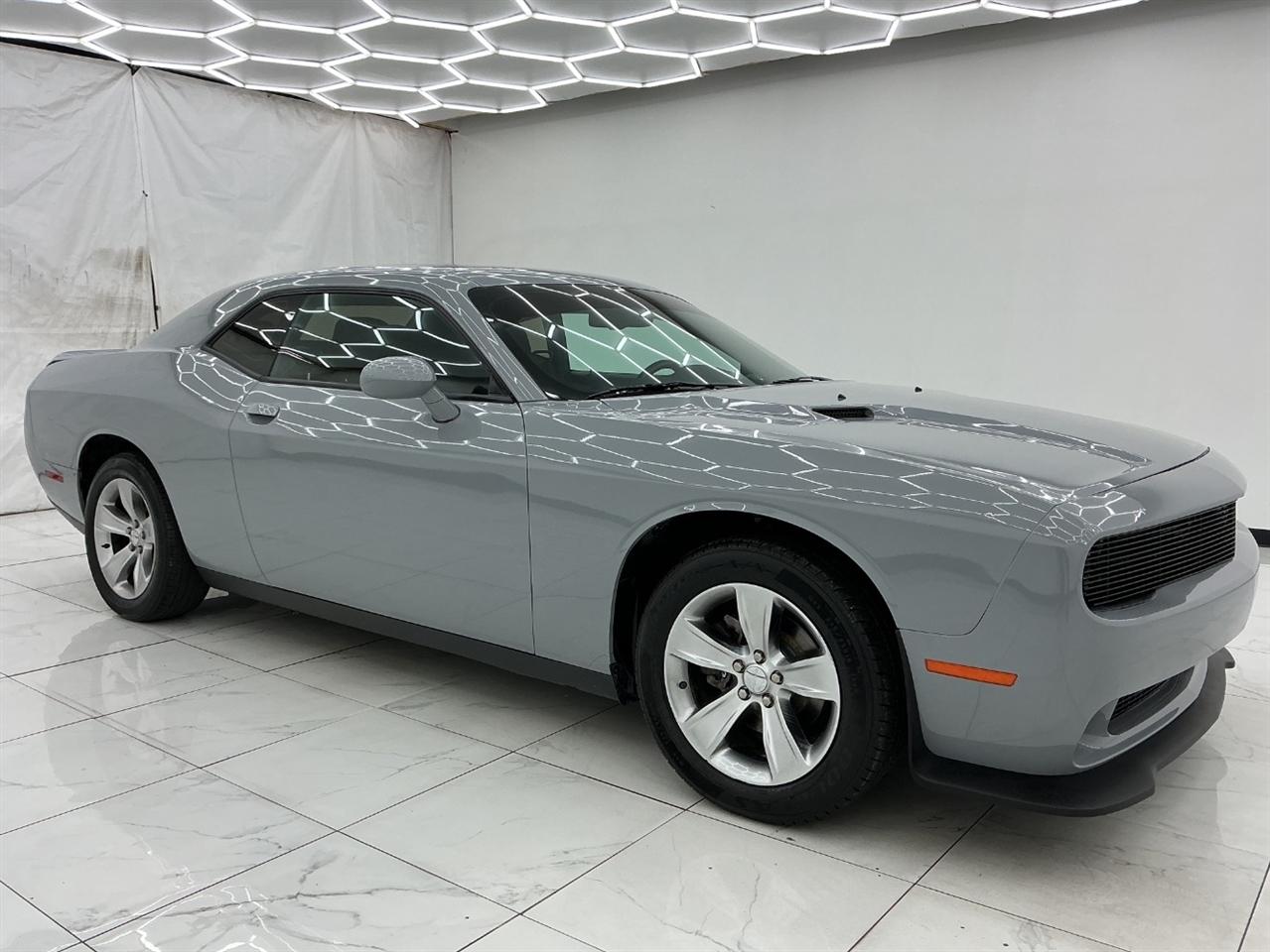 Dodge Challenger SXT RWD 2021