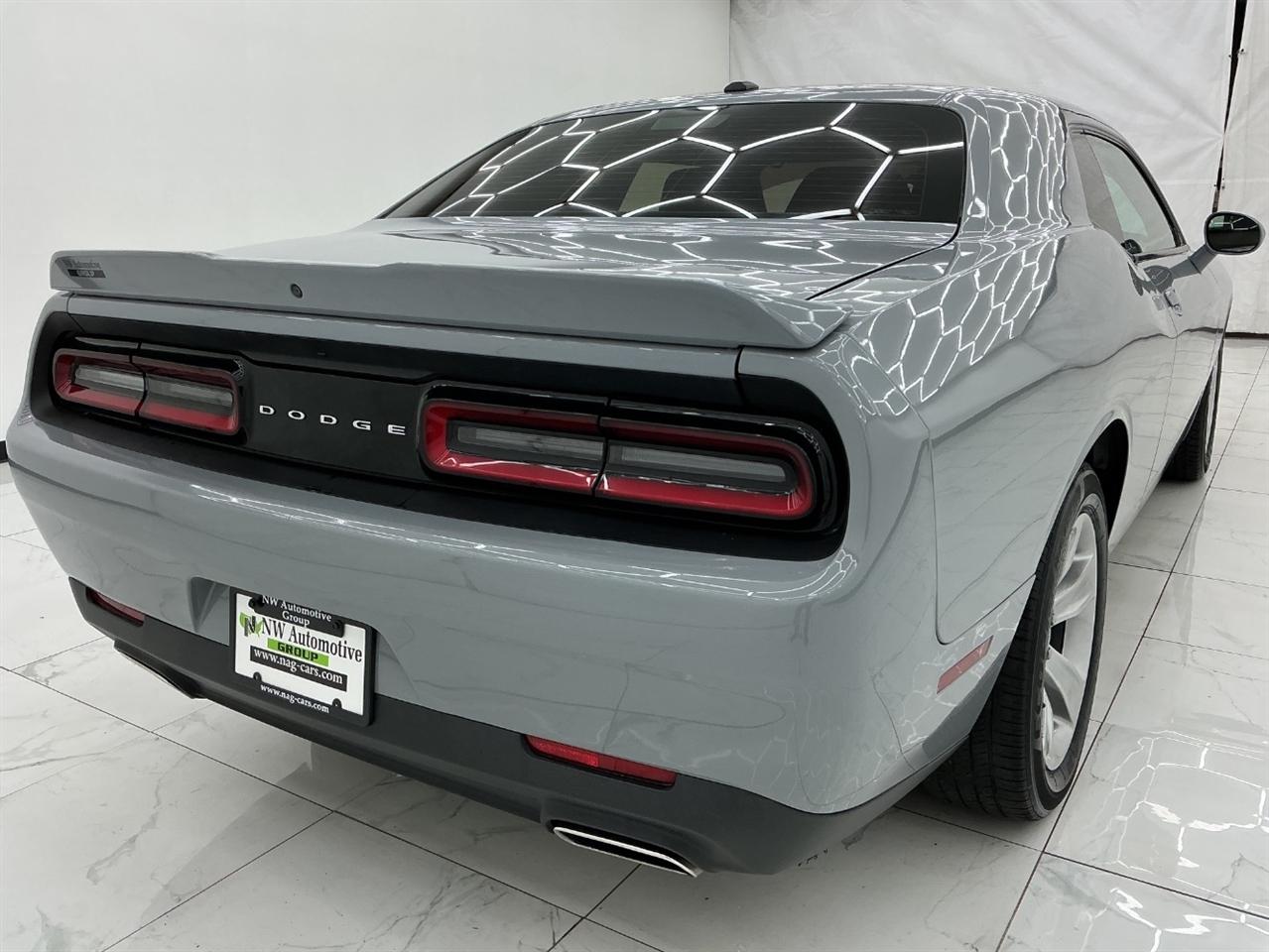 Dodge Challenger SXT RWD 2021