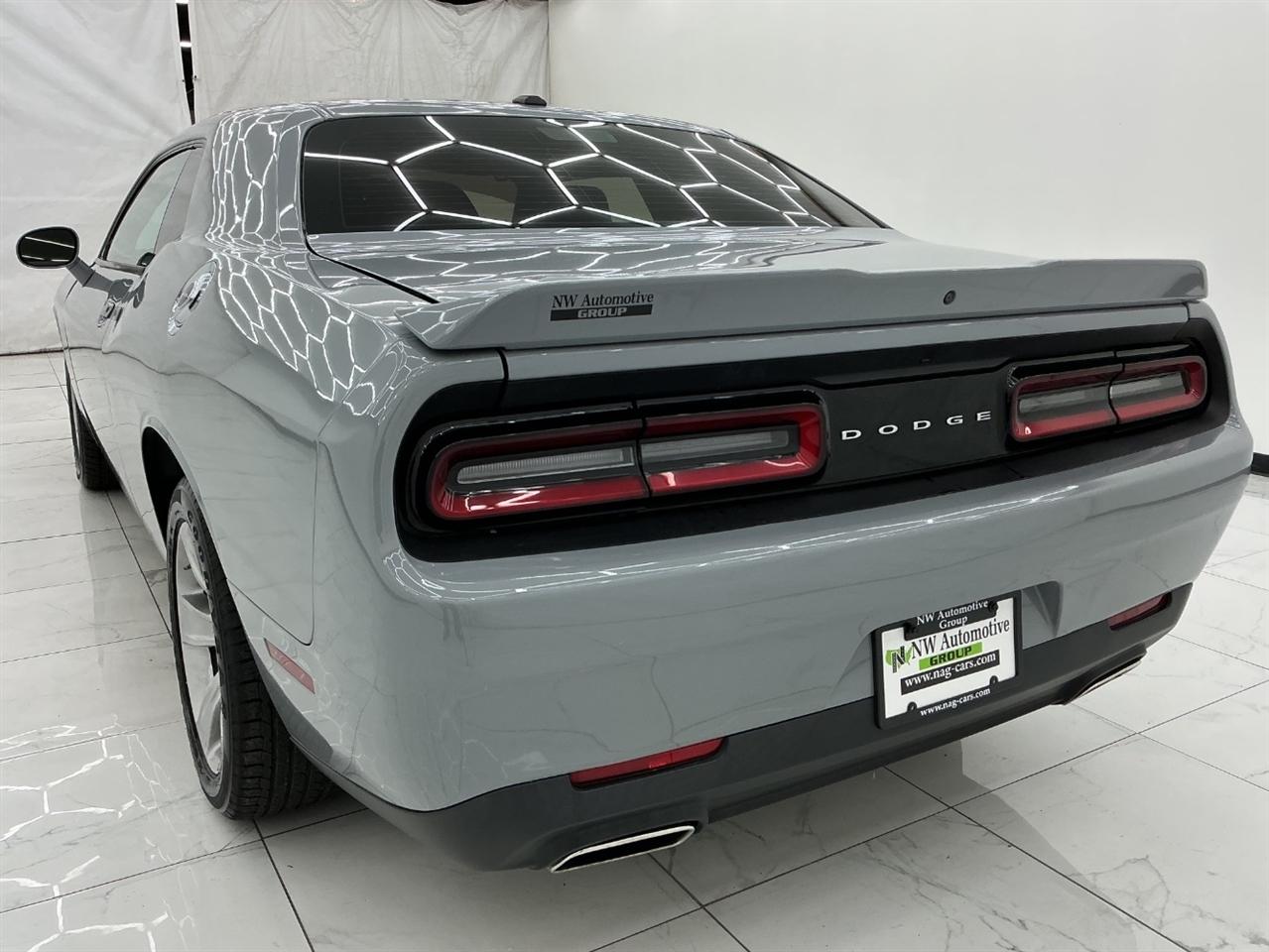 Dodge Challenger SXT RWD 2021